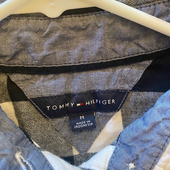 Women’s Tommy Hillfinger flannel
Size M - Picture 2 of 4